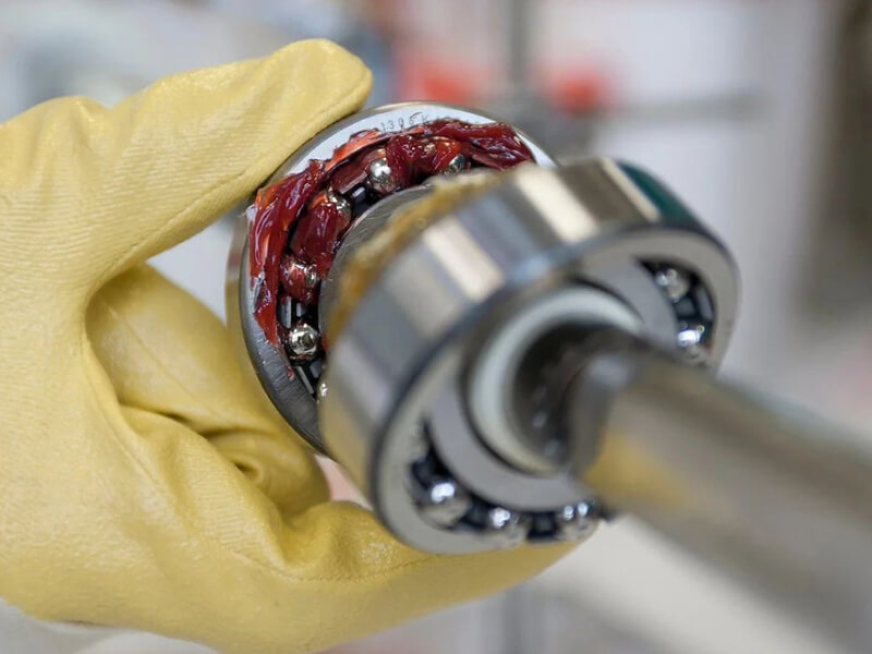 Чем отличается срок годности от эксплуатационного срока службы смазочных материалов