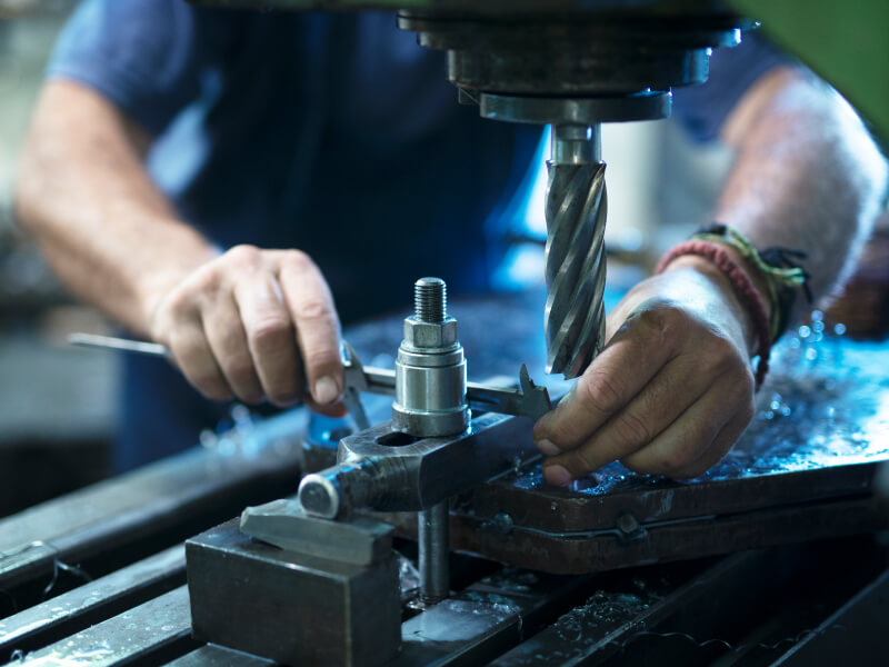 Какие масла и смазки подходят для ваших операций металлообработки?